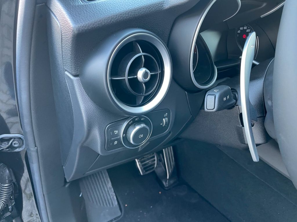 Alfa Romeo Stelvio 2023