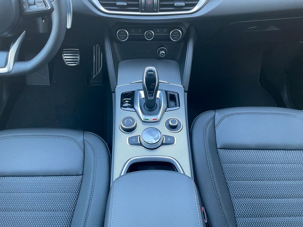 Alfa Romeo Stelvio 2023