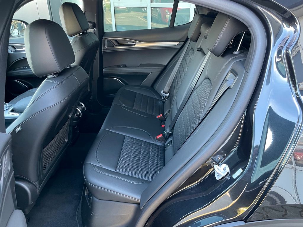 Alfa Romeo Stelvio 2023