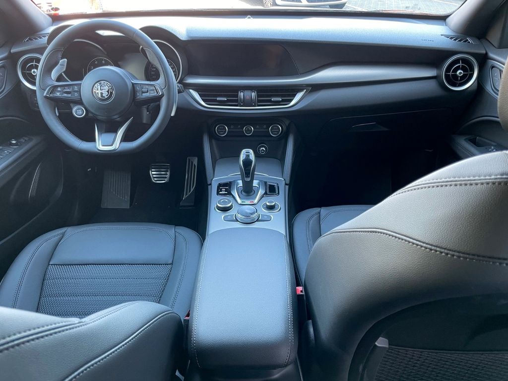 Alfa Romeo Stelvio 2023