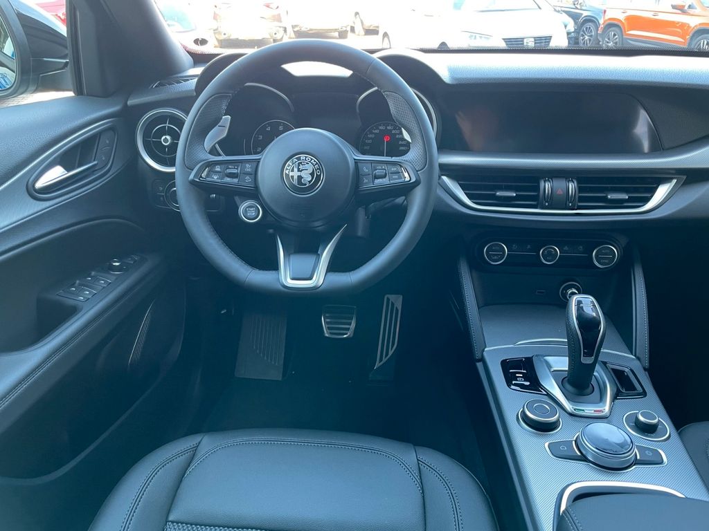 Alfa Romeo Stelvio 2023