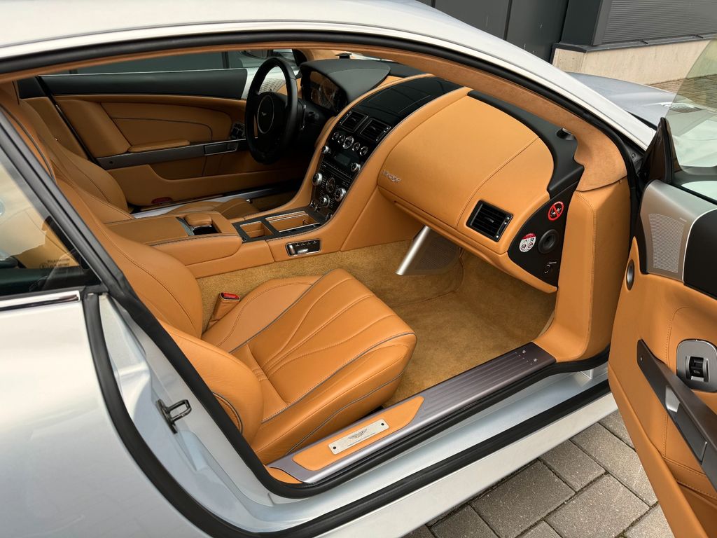 Aston Martin Virage 2011