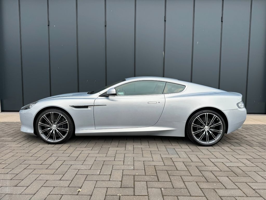 Aston Martin Virage 2011
