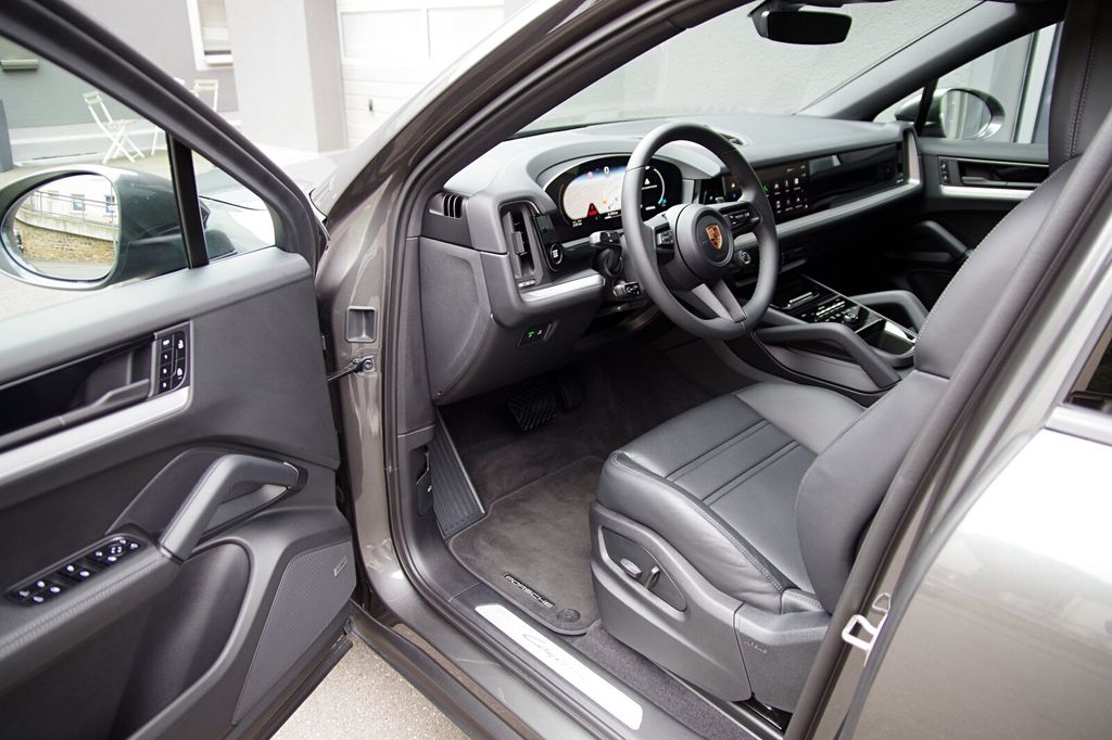 Porsche Cayenne 2025