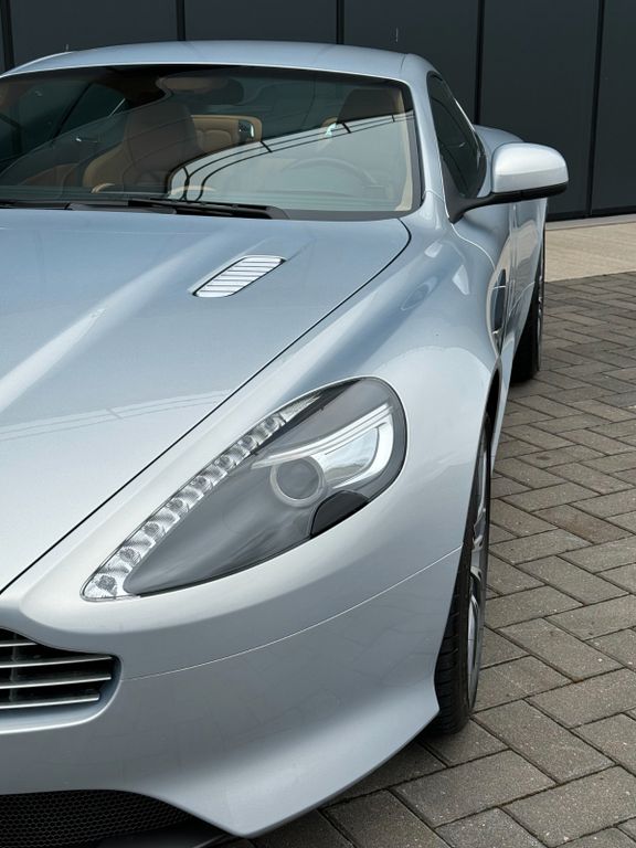 Aston Martin Virage 2011