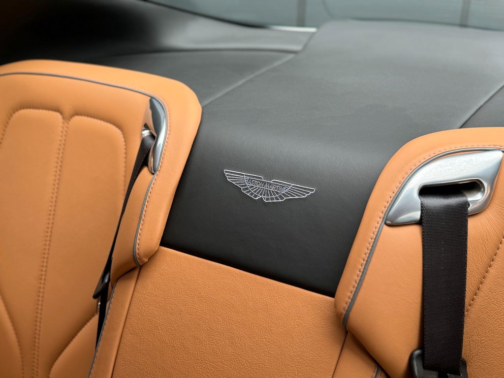 Aston Martin Virage 2011