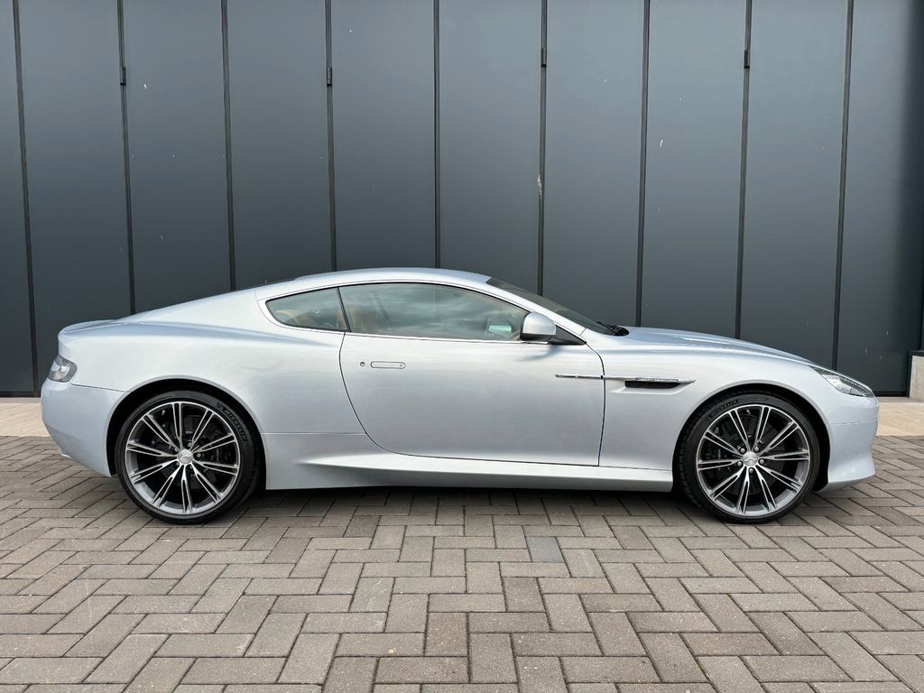Aston Martin Virage 2011