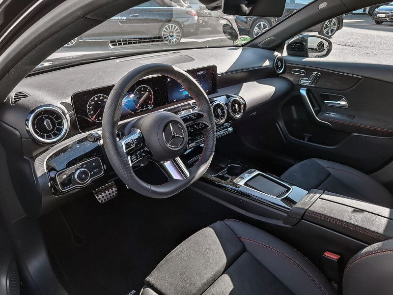 Mercedes-Benz A 200 2025