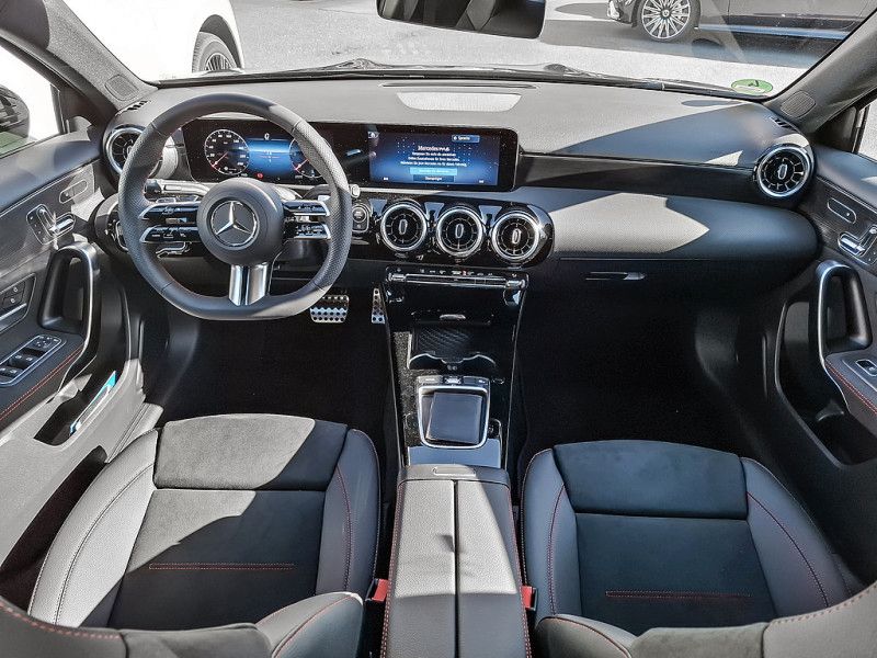 Mercedes-Benz A 200 2025