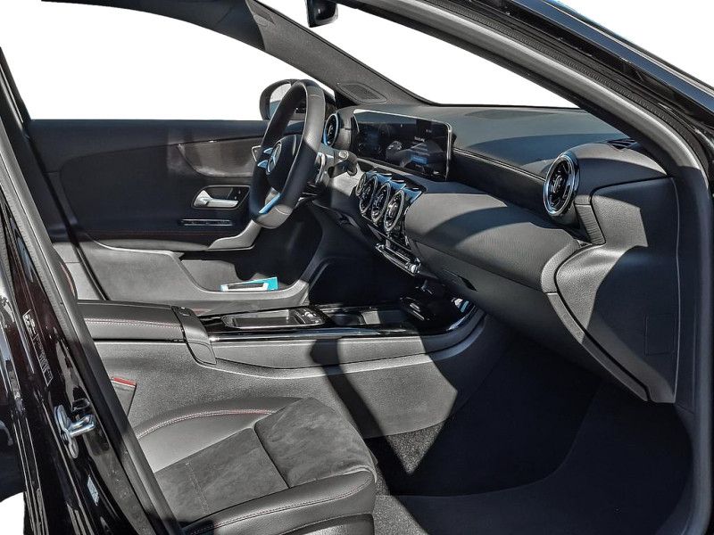 Mercedes-Benz A 200 2025