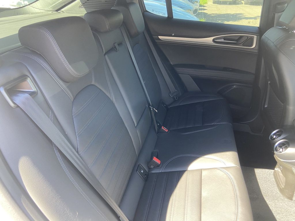 Alfa Romeo Stelvio 2023