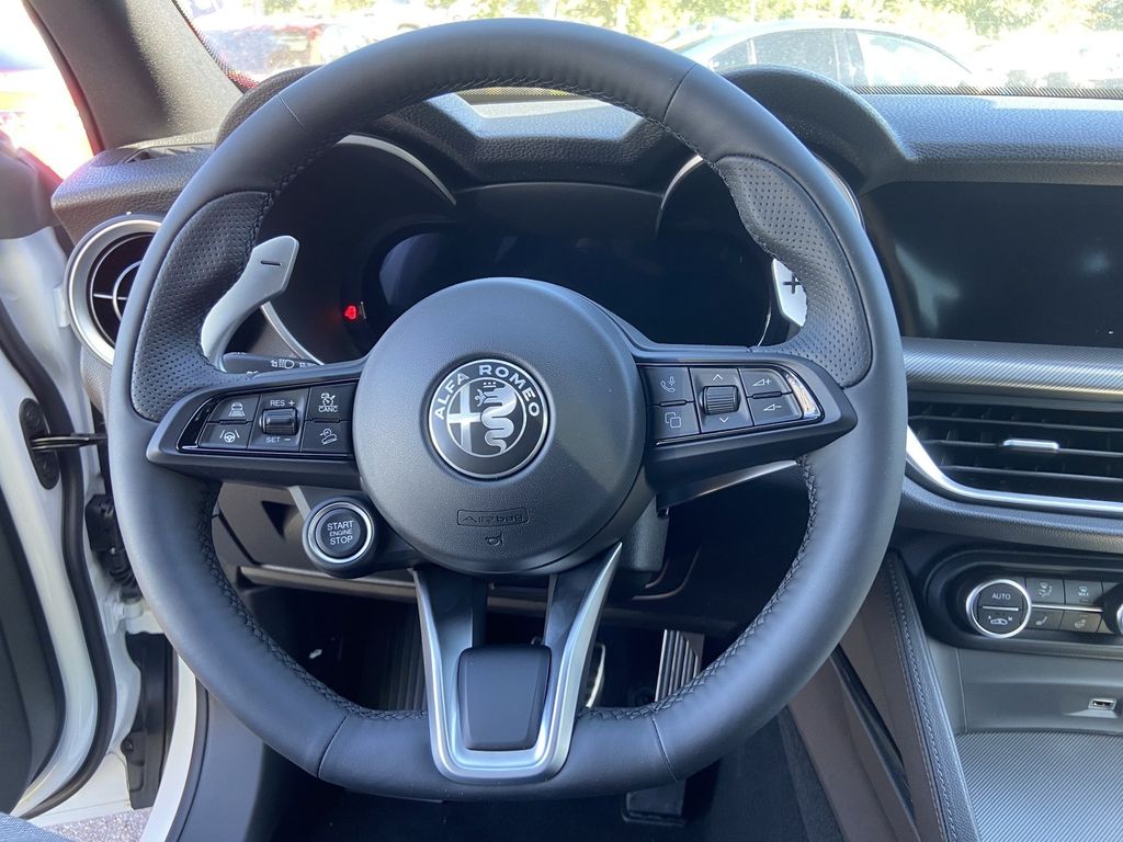 Alfa Romeo Stelvio 2023