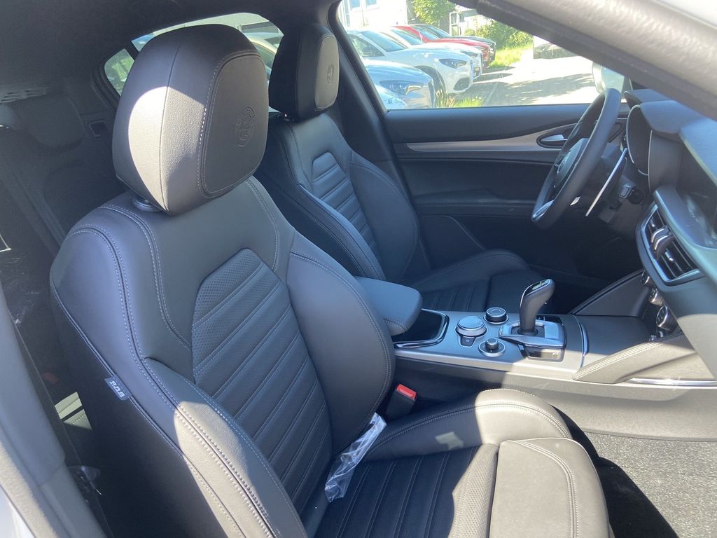 Alfa Romeo Stelvio 2023