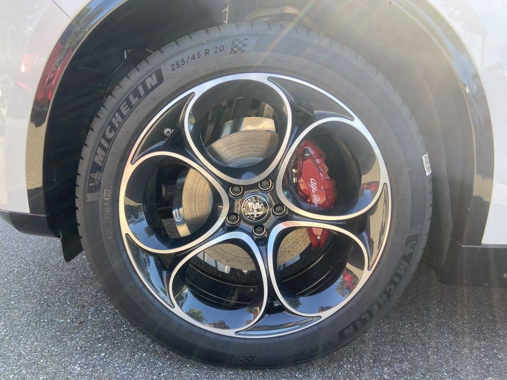 Alfa Romeo Stelvio 2023