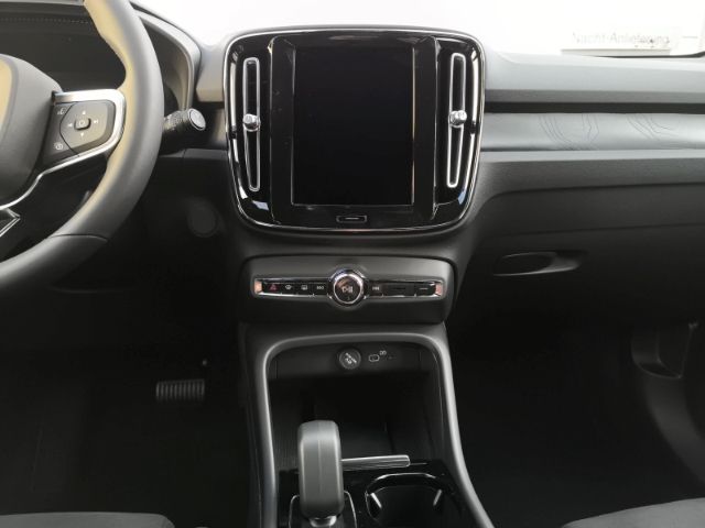 Volvo XC40 2025