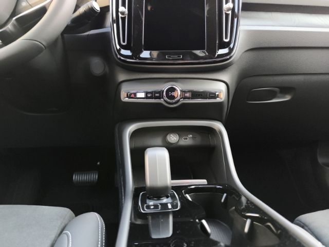Volvo XC40 2025