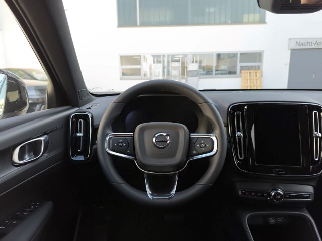 Volvo XC40 2025
