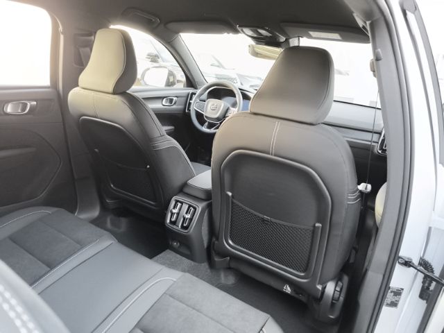 Volvo XC40 2025