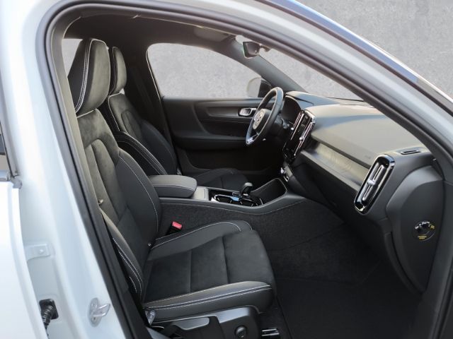 Volvo XC40 2025
