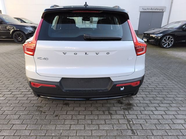 Volvo XC40 2025