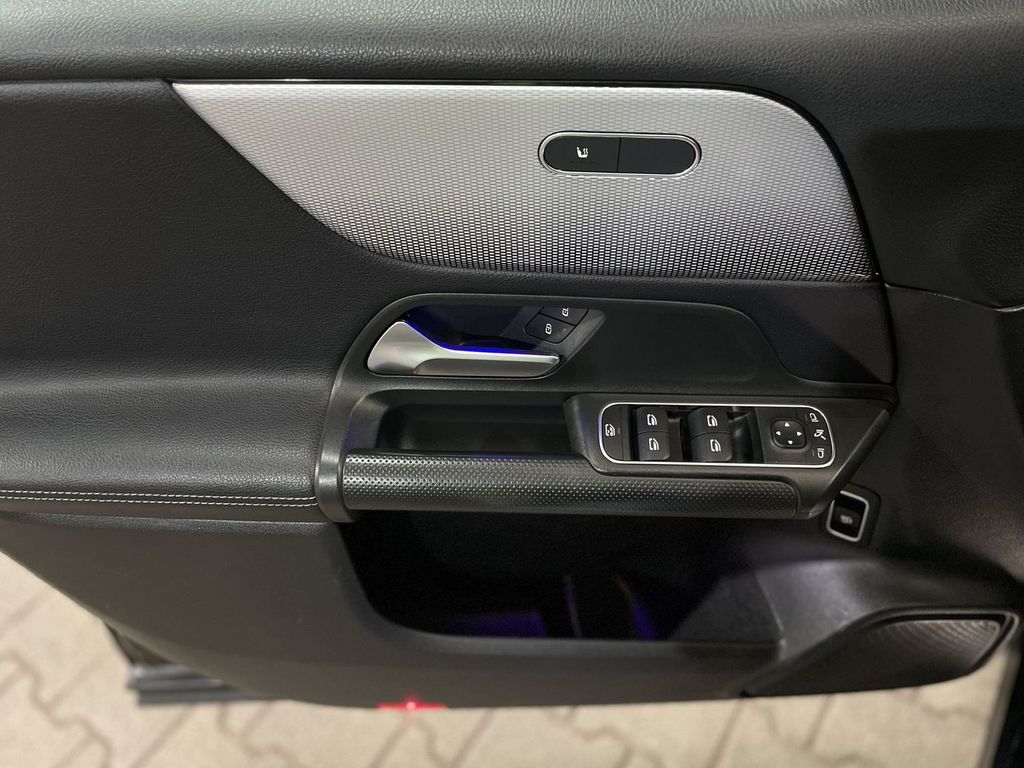 Mercedes-Benz GLB 180 2020