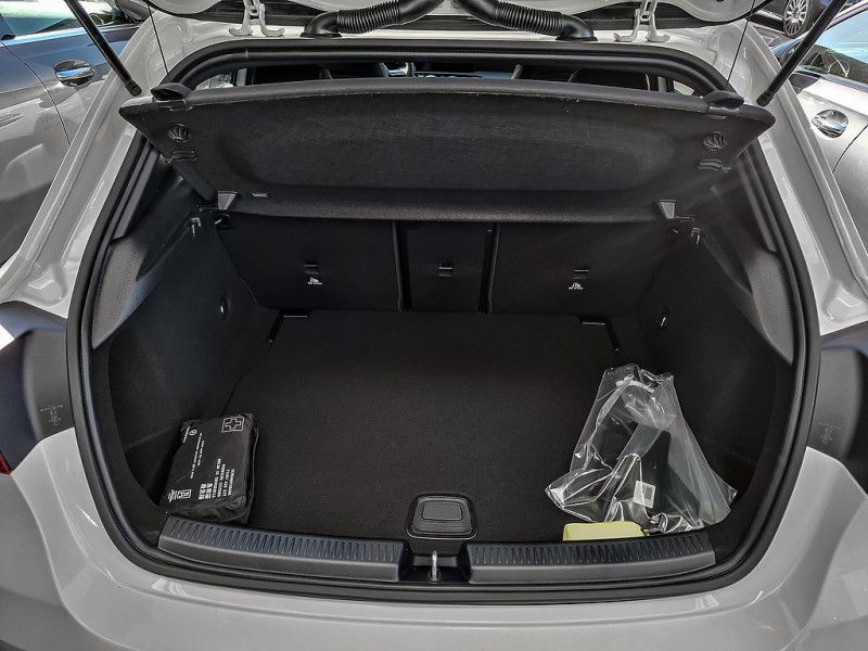 Mercedes-Benz A 200 2025