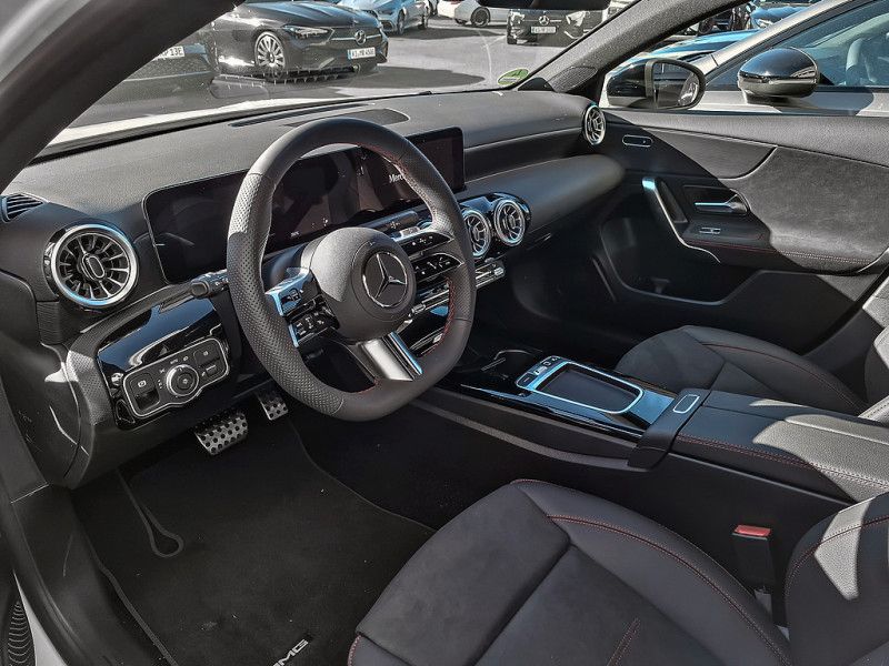 Mercedes-Benz A 200 2025