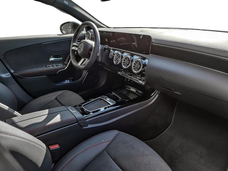 Mercedes-Benz A 200 2025