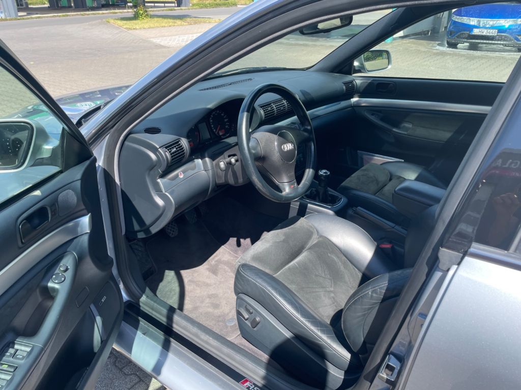 Audi RS4 2001