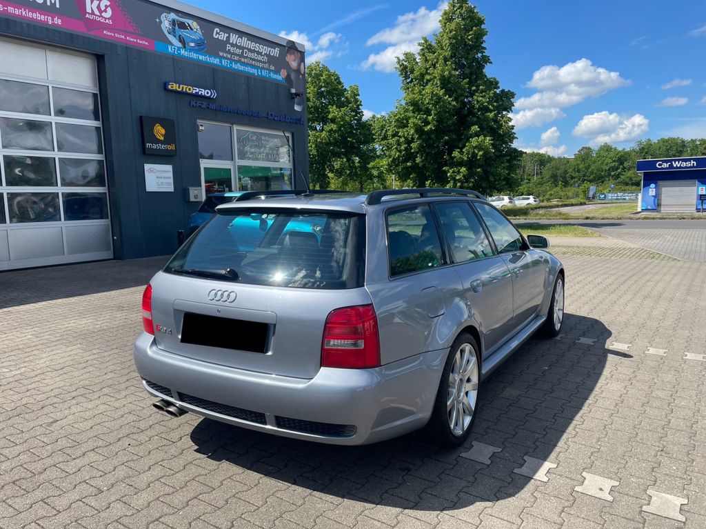 Audi RS4 2001