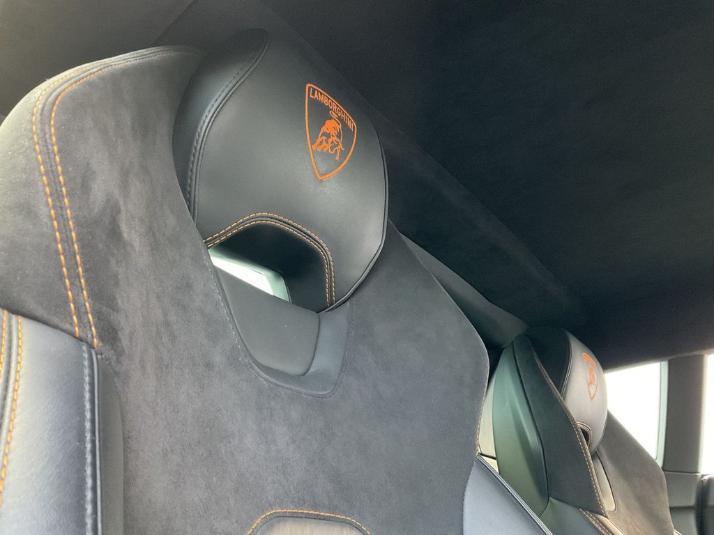 Lamborghini Huracán 2021