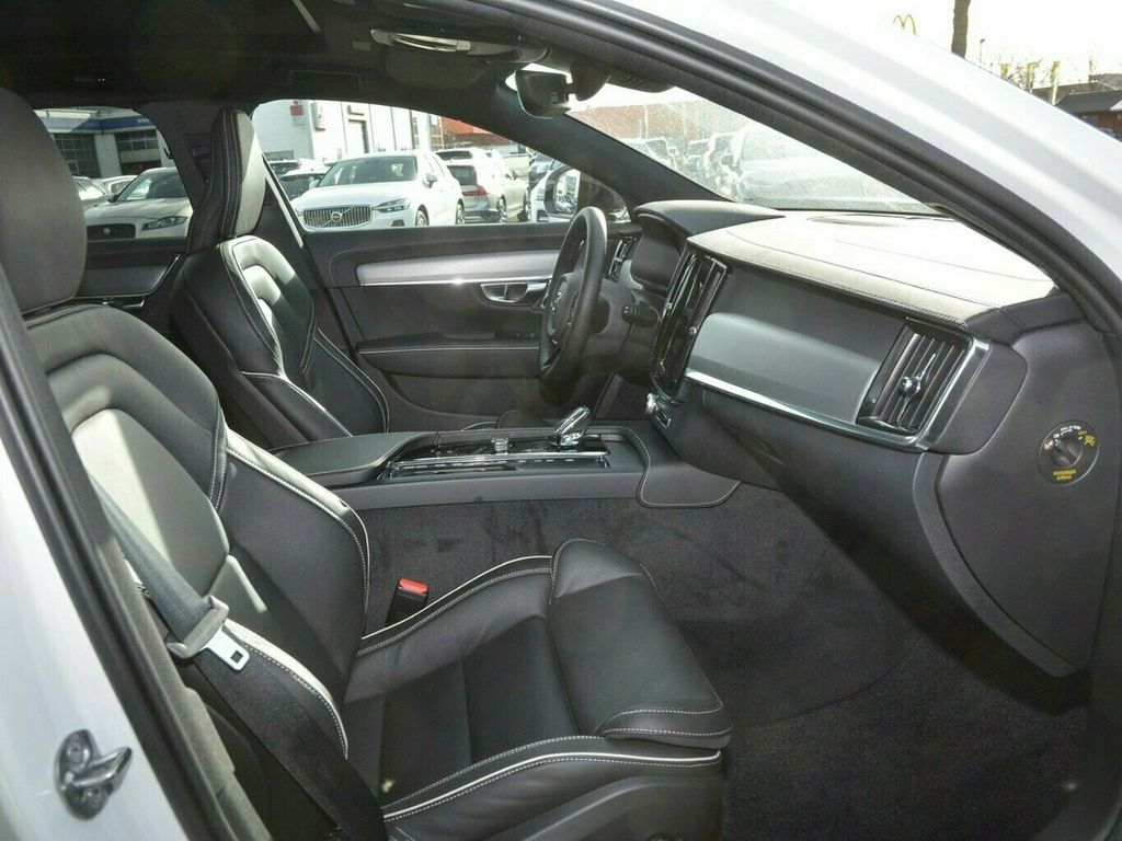 Volvo V90 2023