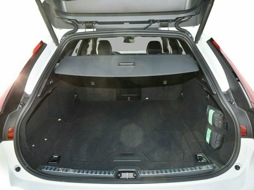 Volvo V90 2023