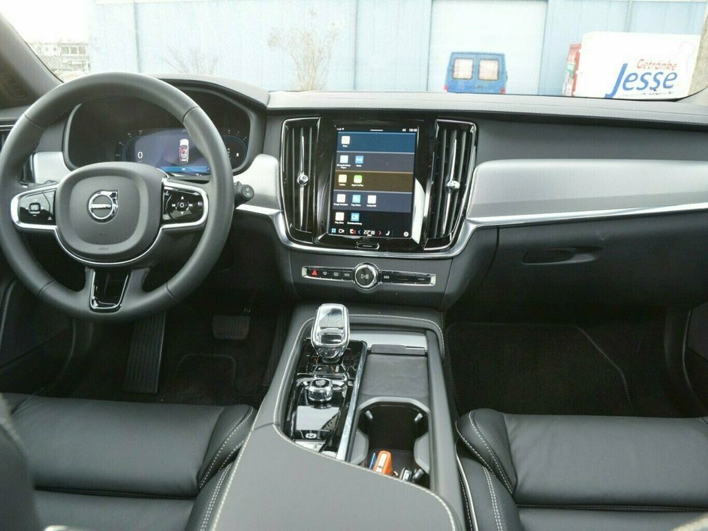 Volvo V90 2023
