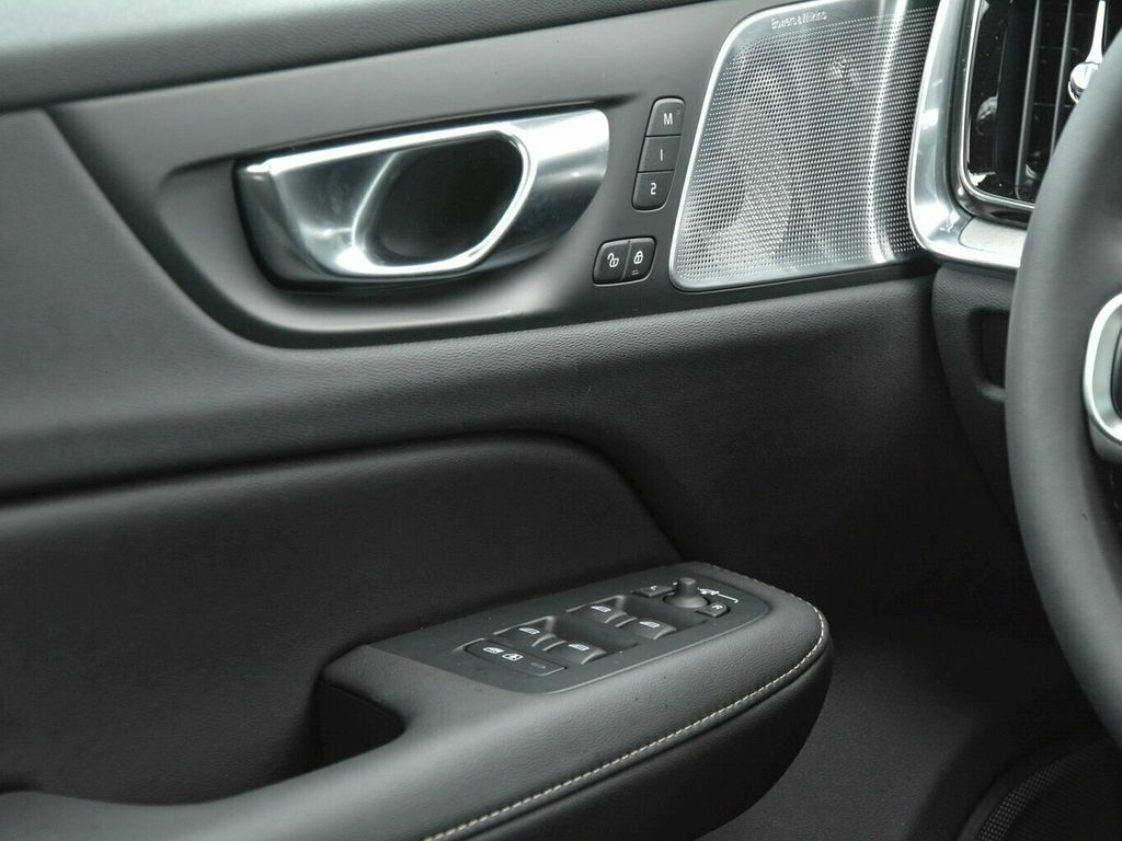 Volvo V60 2024