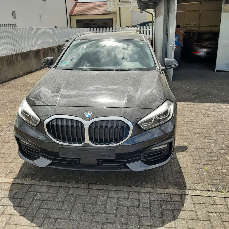 BMW 120 2023
