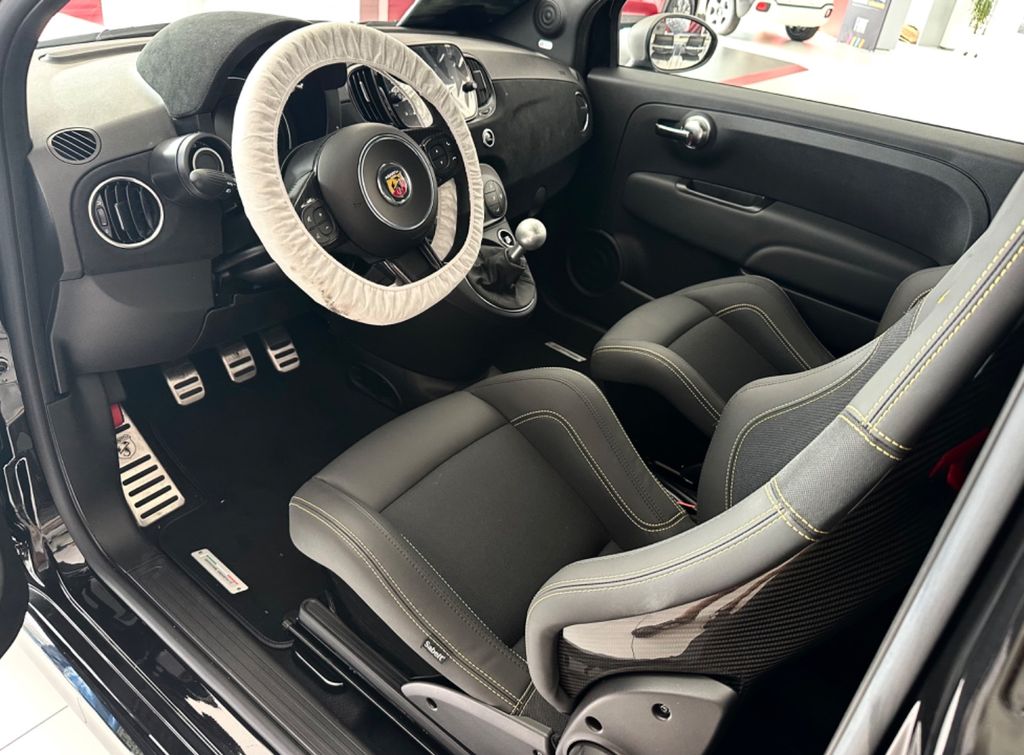 Abarth 695 2024