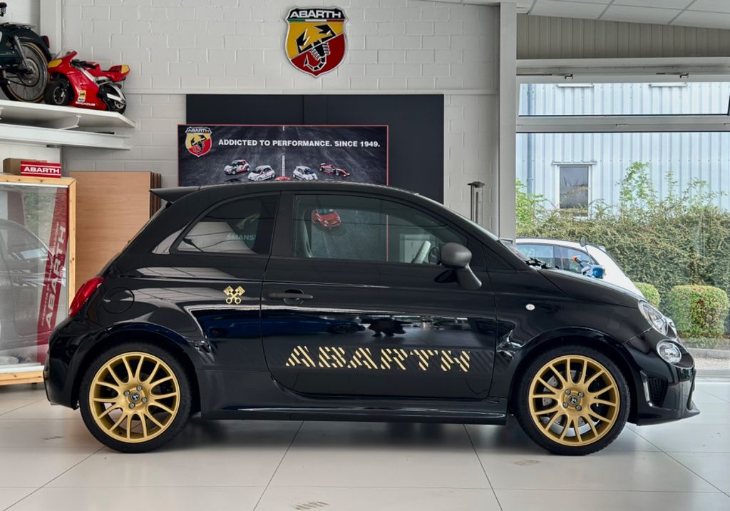 Abarth 695 2024