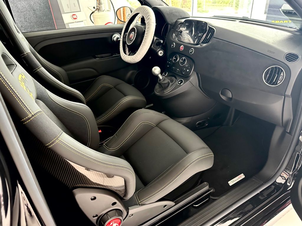 Abarth 695 2024