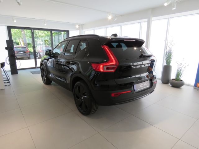 Volvo XC40 2025