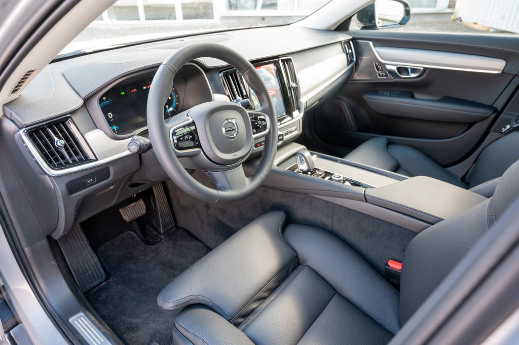 Volvo V90 2023