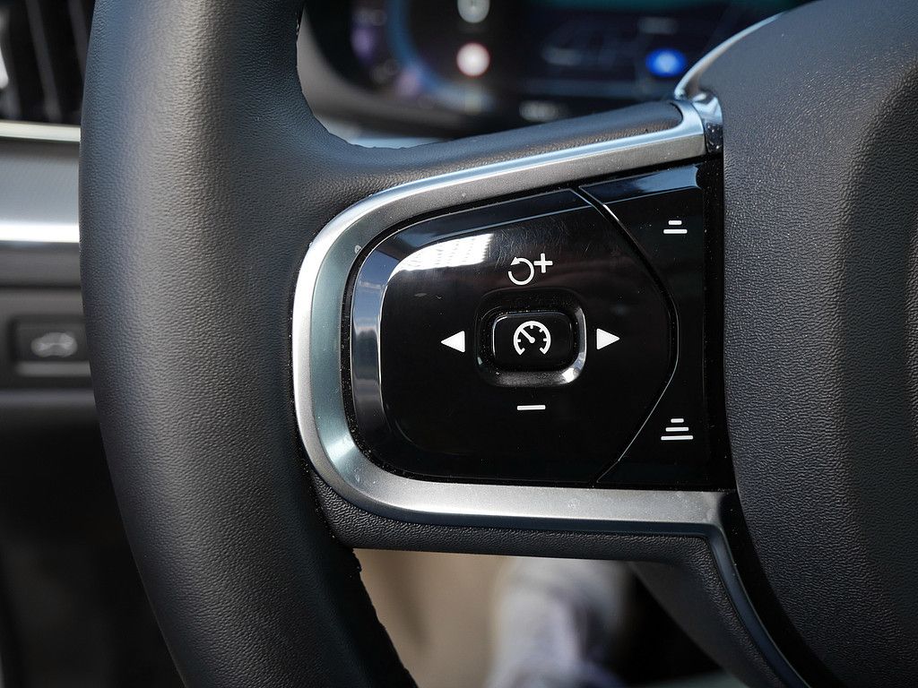 Volvo XC60 2025