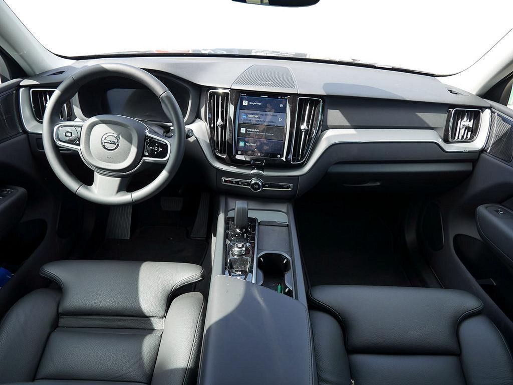 Volvo XC60 2025