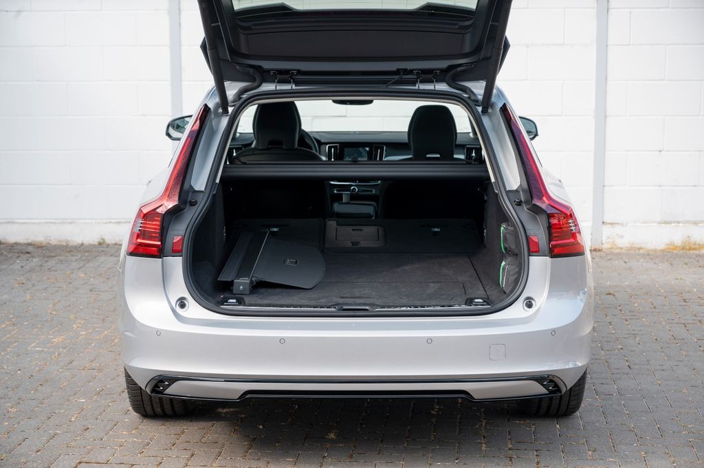 Volvo V90 2023
