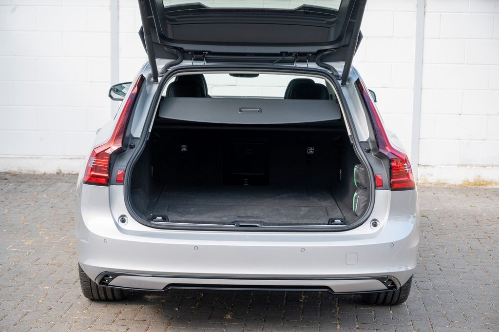 Volvo V90 2023