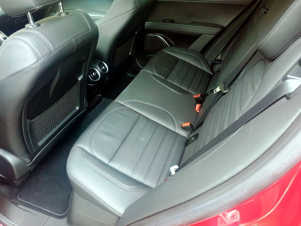 Alfa Romeo Stelvio 2023