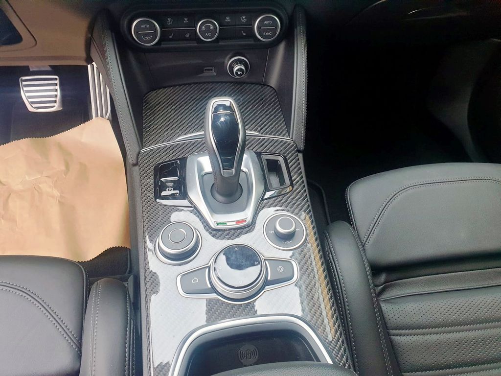 Alfa Romeo Stelvio 2023