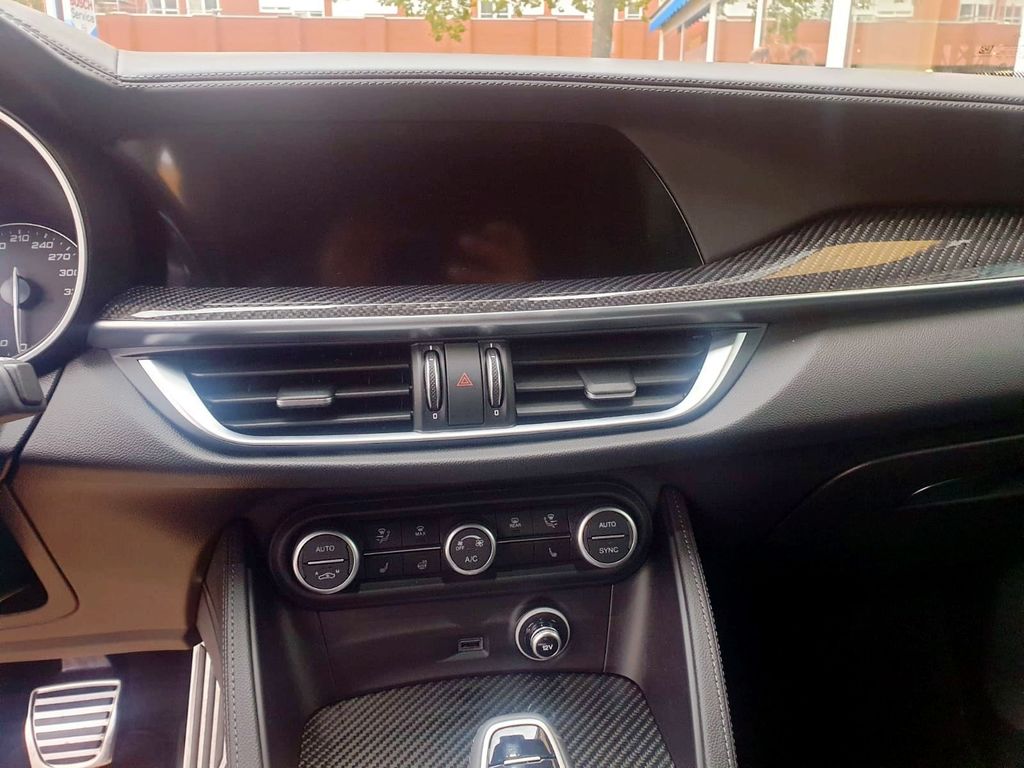 Alfa Romeo Stelvio 2023