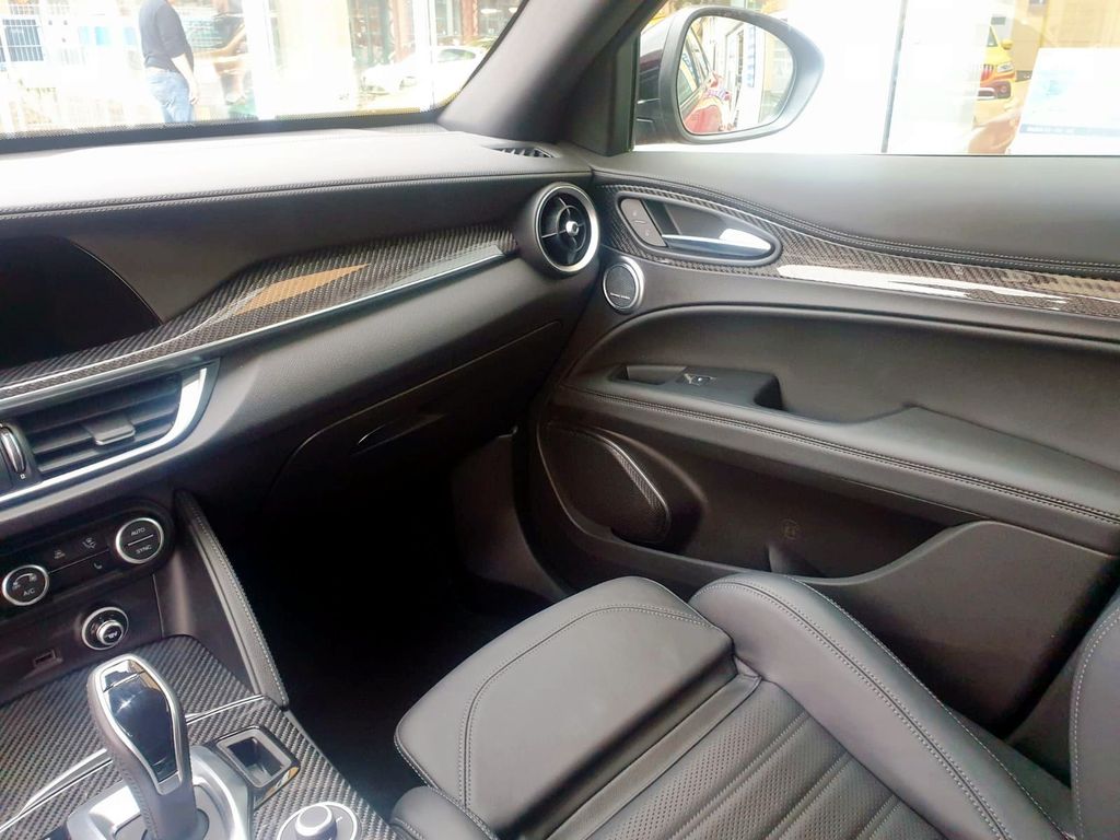 Alfa Romeo Stelvio 2023