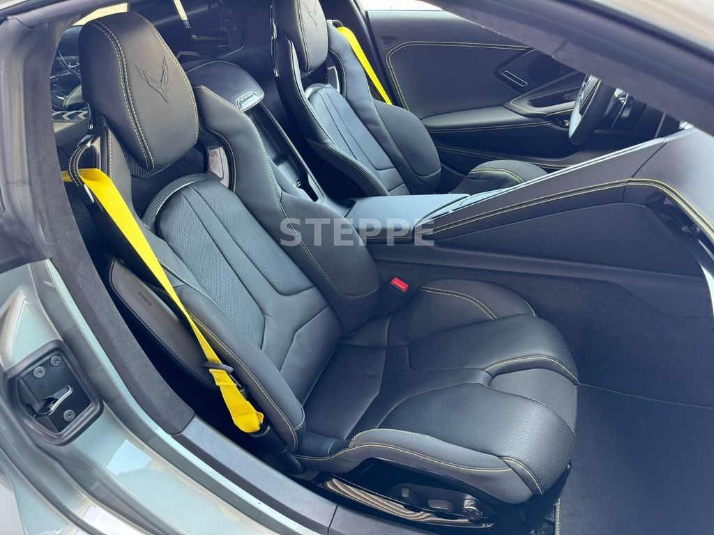 Corvette C8 2025